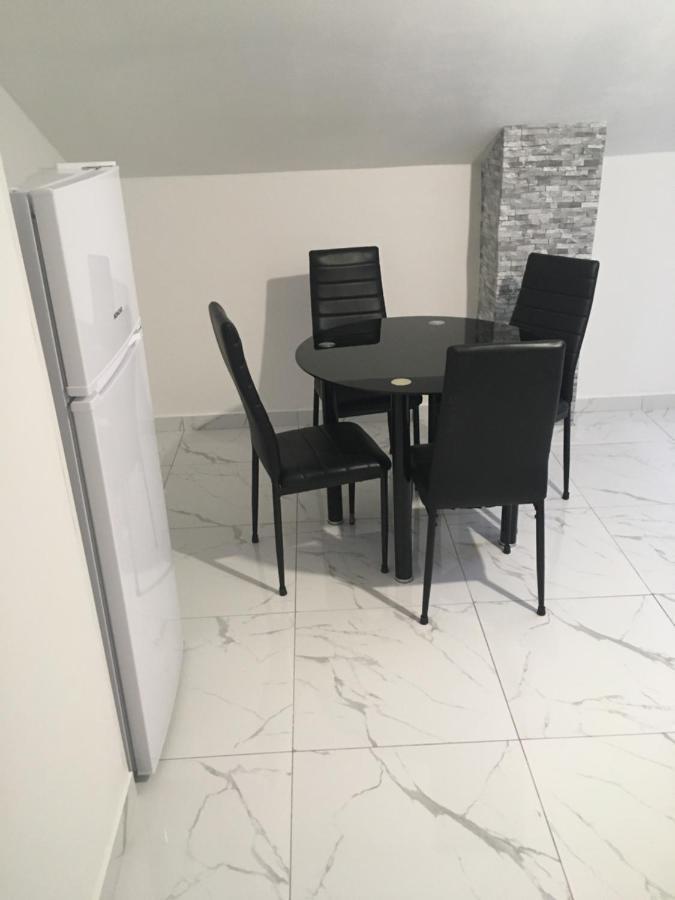 Sunshine Apartments Karlobag Extérieur photo